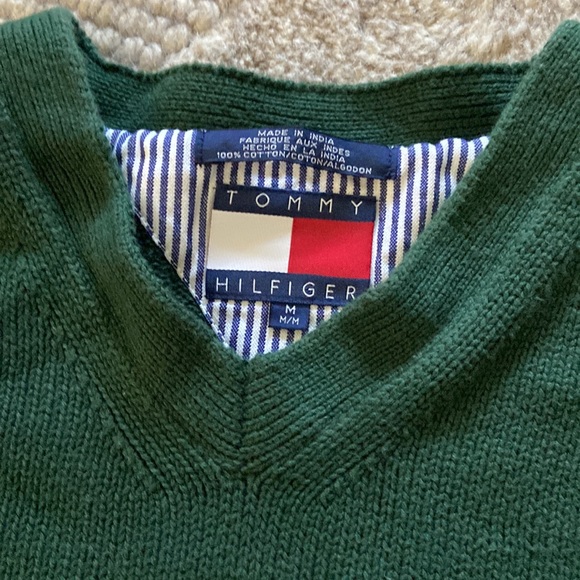 Tommy Hilfiger V-Neck sweater. Like new - Picture 2 of 8